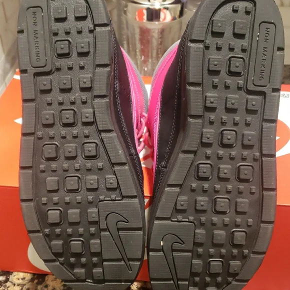 Nike ACG Vibrant Pink and Gray Outdoor Boots - Picture 3 of 7